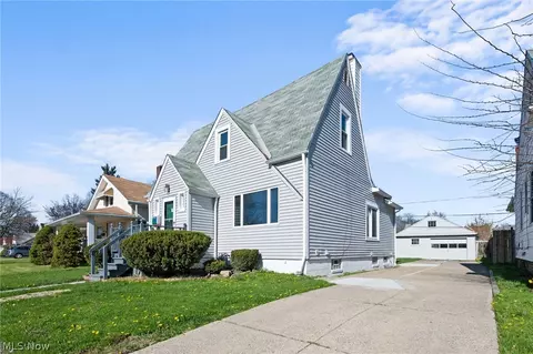 Exterior - 265 E 206th St, Euclid, OH 44123 photo 2 of 11