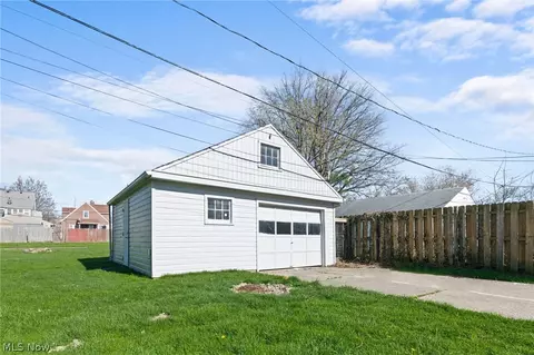 Exterior - 265 E 206th St, Euclid, OH 44123 photo 10 of 11