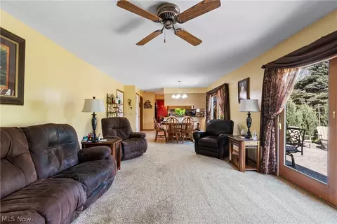 Living - 6539 Lynleigh Cir, Canton, OH 44708 photo 3 of 5