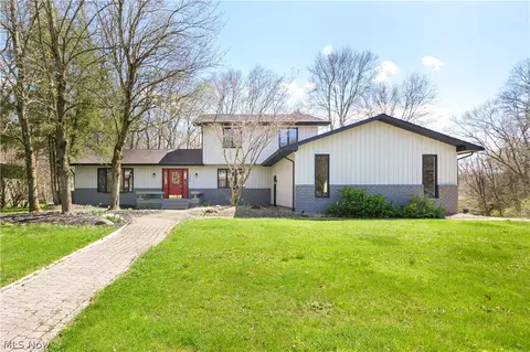 1764 Deepwood Dr, Akron, OH 44313