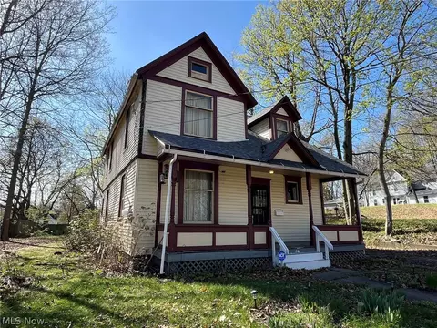 142 N Valley St, Akron, OH 44303