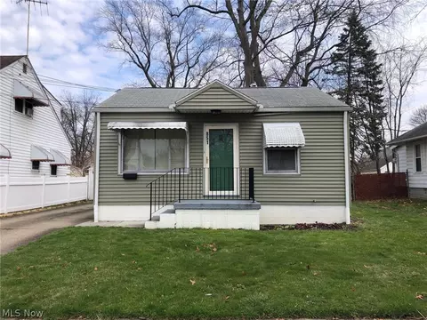 851 Iredell St, Akron, OH 44310