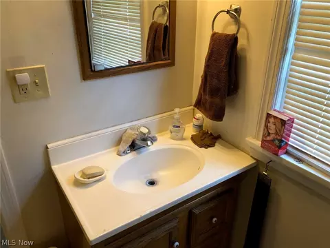 851 Iredell St, Akron, OH 44310 photo 11
