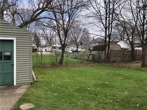 851 Iredell St, Akron, OH 44310 photo 4