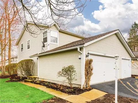2899 Heatherwood Ct, Stow, OH 44224