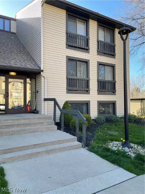 6320 Greenwood Pkwy #604, Northfield, OH 44067