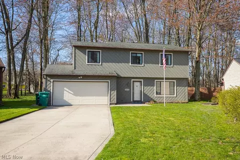 8374 Findley Dr, Mentor, OH 44060