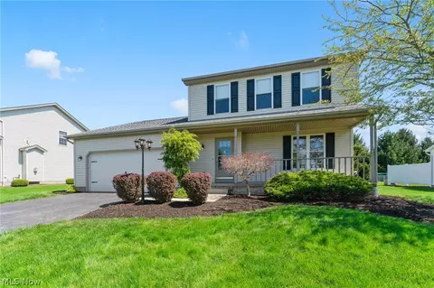 10465 Carrie Dr, New Middletown, OH 44442