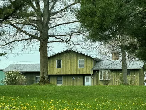 2855 Stroup Rd, Atwater, OH 44201