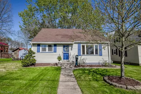 228 Tuscarawas St NE, Navarre, OH 44662