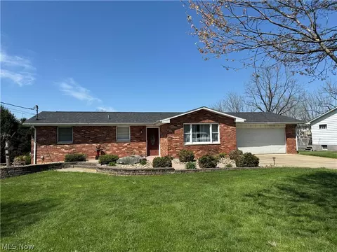 114 Meadowbrook Dr, Waterford, OH 45786