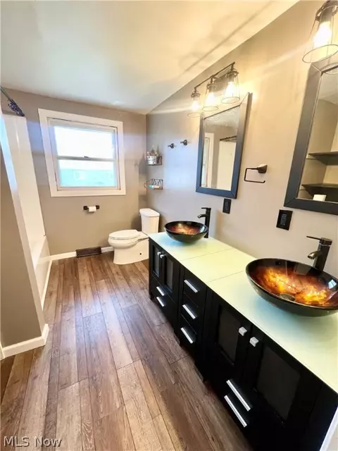 Bath - 174 Mount Marie Ave NW, Canton, OH 44708 photo 1 of 3