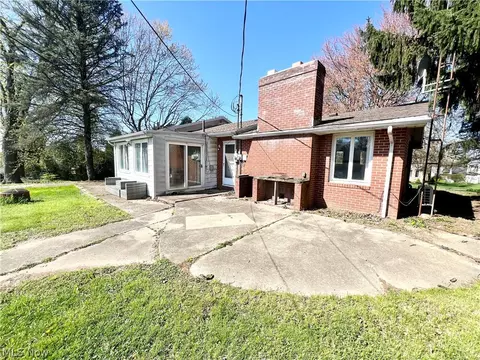 Exterior - 174 Mount Marie Ave NW, Canton, OH 44708 photo 5 of 7
