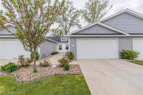 106 Fallen Oak Ln, Elyria, OH 44035