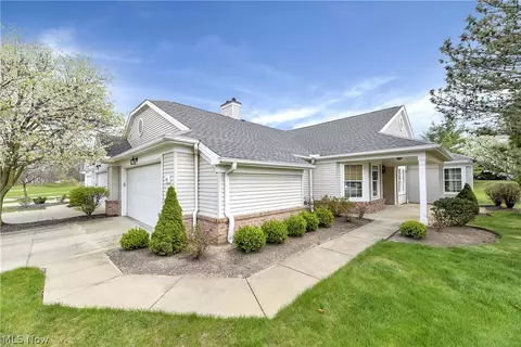 61 Community Dr, Avon Lake, OH 44012