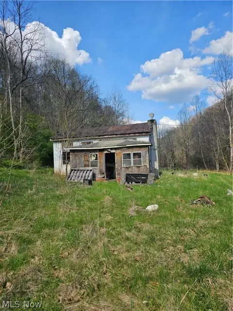 2369 Toms Run, Spencer, WV 25276