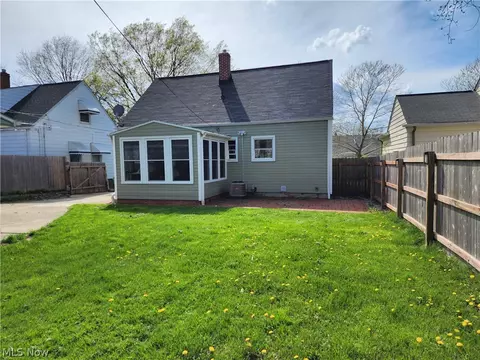 Exterior - 1717 E 238th St, Euclid, OH 44117 photo 3 of 4