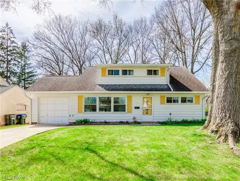 3099 Prior Dr, Cuyahoga Falls, OH 44223