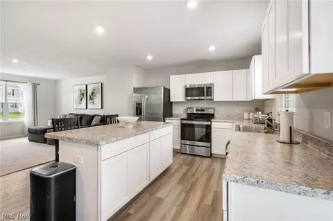 Kitchen - 139 Wildflower Dr, Elyria, OH 44035 photo 2 of 3
