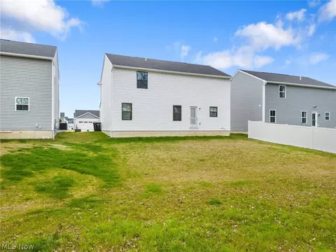 Exterior - 139 Wildflower Dr, Elyria, OH 44035 photo 7 of 7