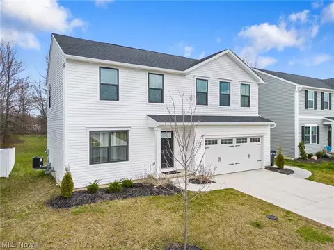 Exterior - 139 Wildflower Dr, Elyria, OH 44035 photo 3 of 7