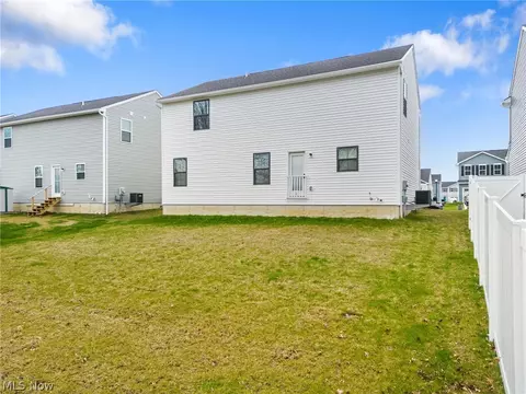 Exterior - 139 Wildflower Dr, Elyria, OH 44035 photo 6 of 7
