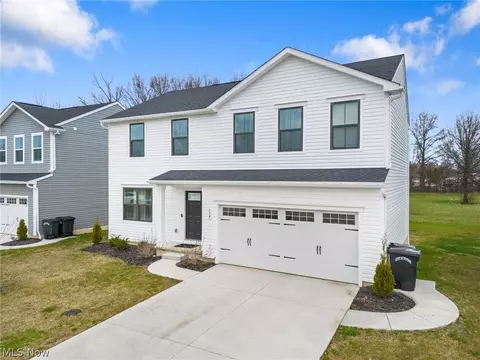 139 Wildflower Dr, Elyria, OH 44035