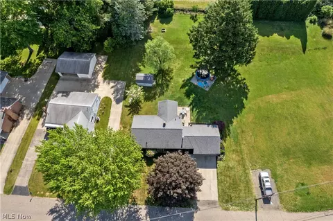 Exterior - 1724 Spring Valley Ave NW, Canton, OH 44708 photo 5 of 7