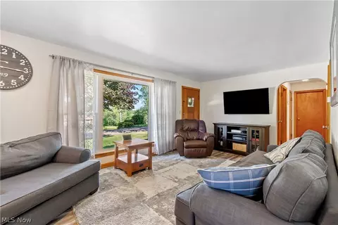 Living - 1724 Spring Valley Ave NW, Canton, OH 44708 photo 1 of 3