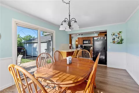 Dining - 1724 Spring Valley Ave NW, Canton, OH 44708 photo 2 of 3