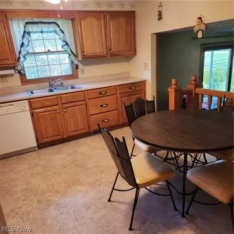 Dining - 4234 Aimee Ln, Willoughby, OH 44094 photo 5 of 6