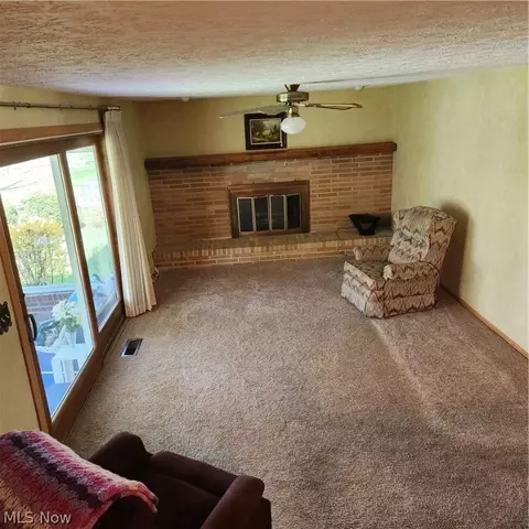 Living - 4234 Aimee Ln, Willoughby, OH 44094 photo 6 of 7