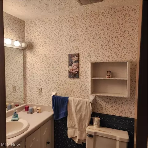 Bath - 4234 Aimee Ln, Willoughby, OH 44094 photo 1 of 5