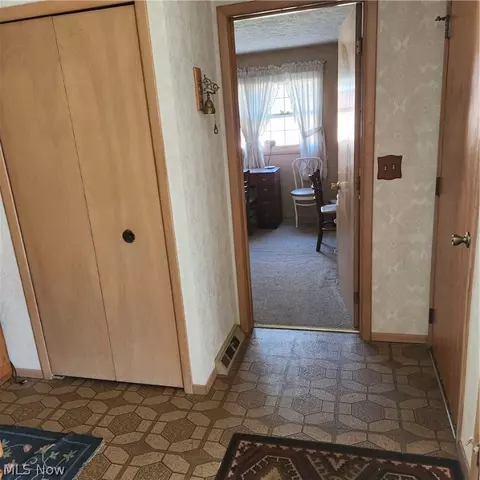 Entry Way - 4234 Aimee Ln, Willoughby, OH 44094 photo 1 of 1