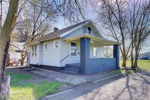 1810 Emerson Pl NE, Canton, OH 44704