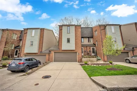 6936 W Fitzwater Rd, Brecksville, OH 44141