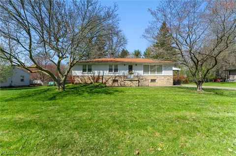 554 Thomas Ln, Girard, OH 44420