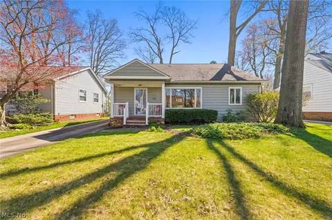 575 Parkside Dr, Bay Village, OH 44140