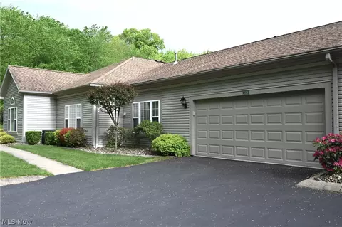 34 Hunters Woods Blvd #B, Canfield, OH 44406