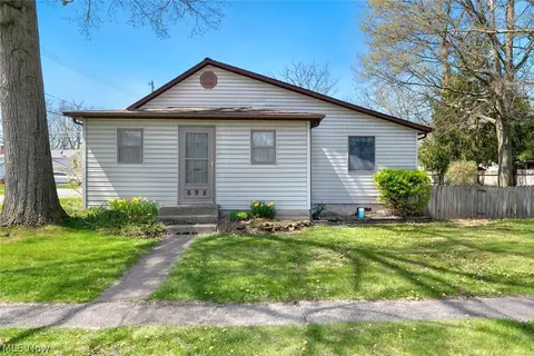 698 Ferndale Ave, Vermilion, OH 44089