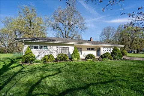 5041 Elno Ave, New Franklin, OH 44319