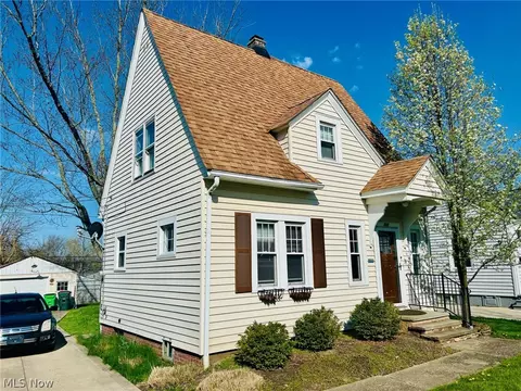592 Helper Dr, Bedford, OH 44146