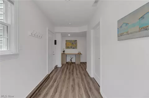 Entry Way - 23 Apache Trl, Malvern, OH 44644 photo 1 of 1