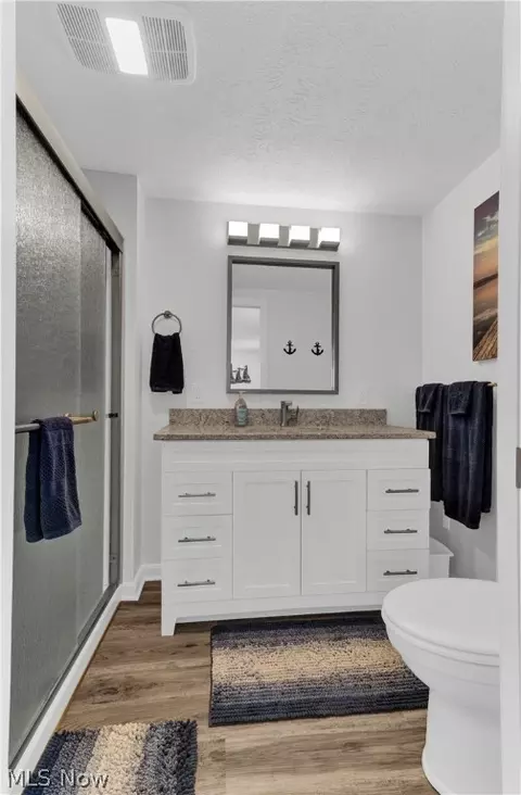 Bath - 23 Apache Trl, Malvern, OH 44644 photo 1 of 4