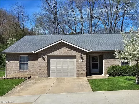 206 Knollton Dr, Millersburg, OH 44654