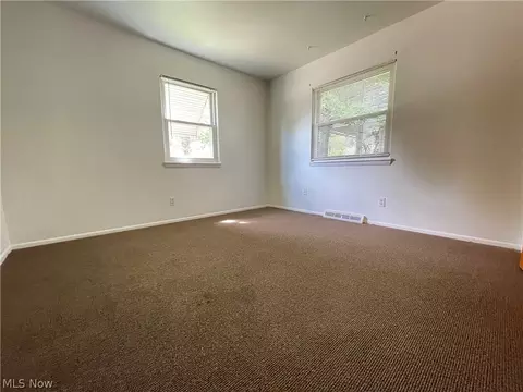 939 Nevin St, Akron, OH 44310 photo 10