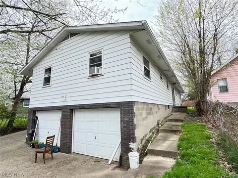 939 Nevin St, Akron, OH 44310 photo 4