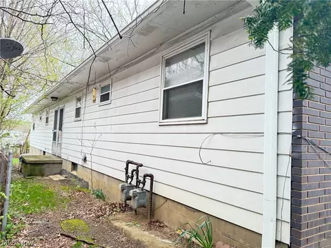 939 Nevin St, Akron, OH 44310 photo 5