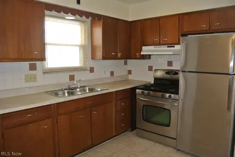 939 Nevin St, Akron, OH 44310 photo 13