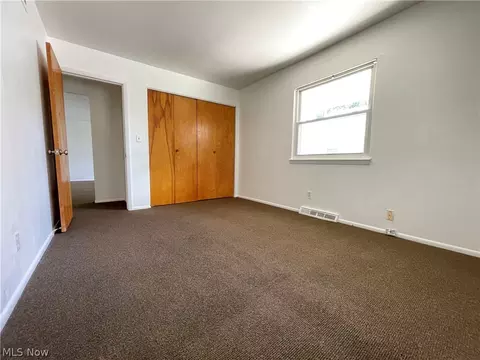 939 Nevin St, Akron, OH 44310 photo 8
